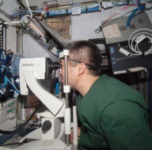 Astronaut-Koichi-Wakata-performs-OCT-examination-onboard-the-International-Space-Station-300x297 (1)
