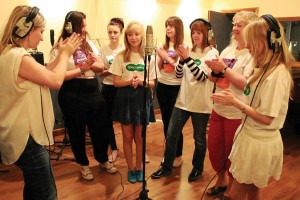 Specsavers_Thetford_charity single_group clap 6