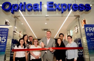 Boxing Champ opens new clinic at Optical Express, Eldon Square, Newcastle.
