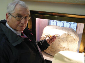 Salmon stone